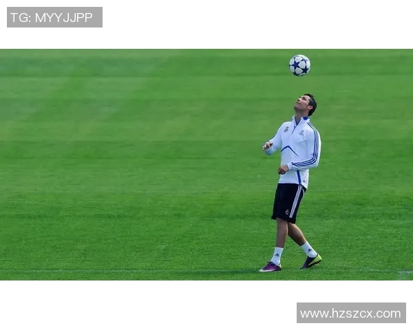 足球明星颠球技巧揭秘：如何在场上展现绝佳控球能力与魅力